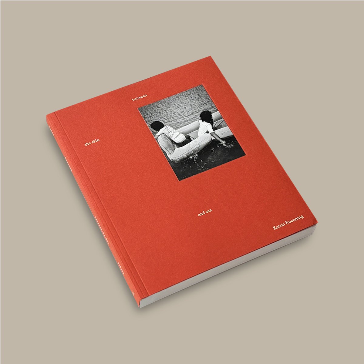 洋書 Katrin Koenning - between the skin CC】Katrin Koenning / BETWEEN THE SKIN AND SEA