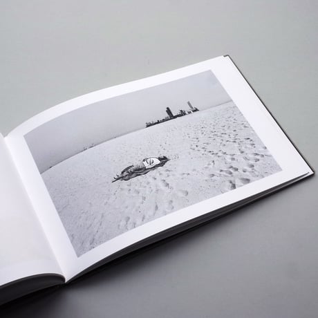 Anthony Hernandez / Beach Pictures, 1969-70