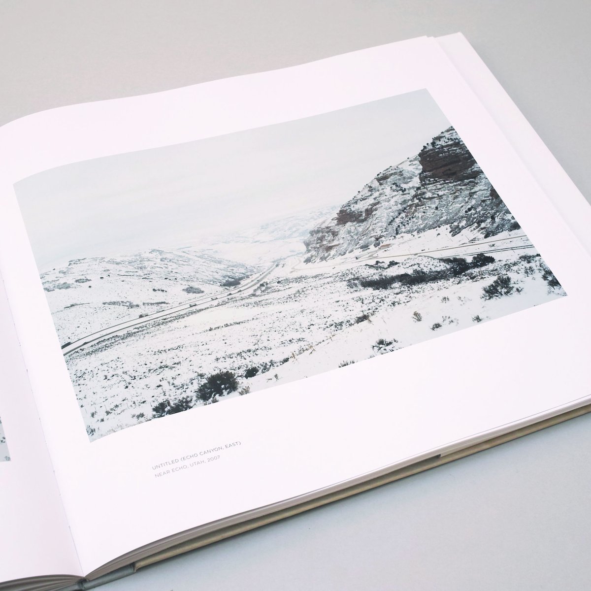 写真集 Taxonomy of a landscape Victoria Sambunaris: Taxonomy of a Landscape — Radius Books