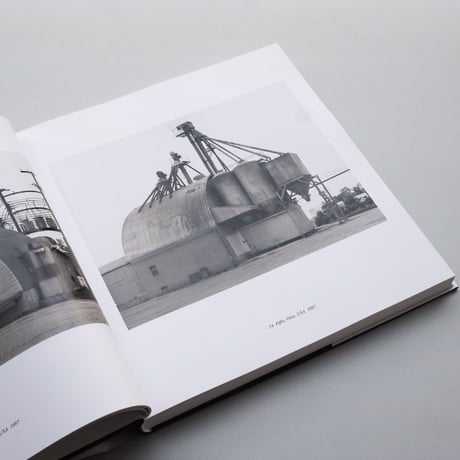 Bernd & Hilla Becher / Getreidesilos