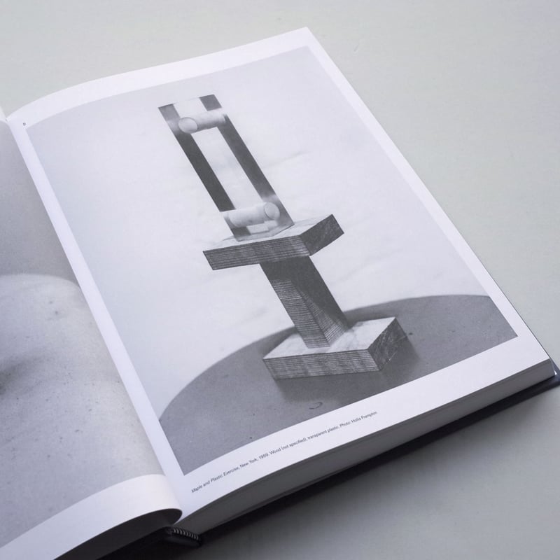 アート・デザイン・音楽 Carl Andre | Sculpture as Place SCULPTURE AS PLACE, 1958–2010 [ENGLISH EDITION / HARDCOVER