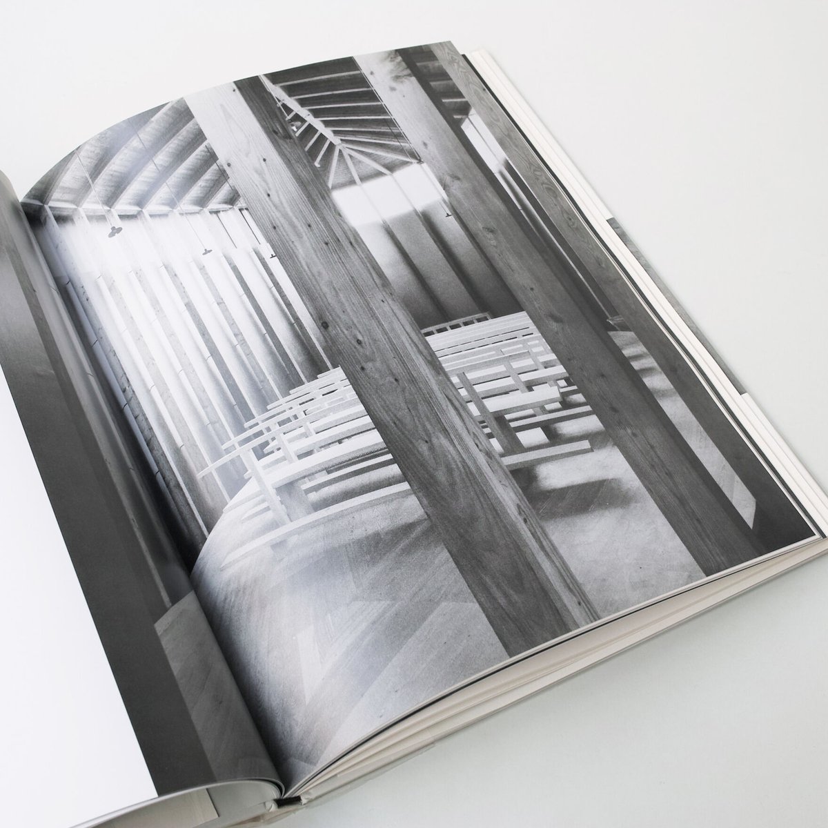 洋書 Seeing Zumthor. Images by Hans Danuser Seeing Zumthor-Images by Hans Danuser: Reflections on