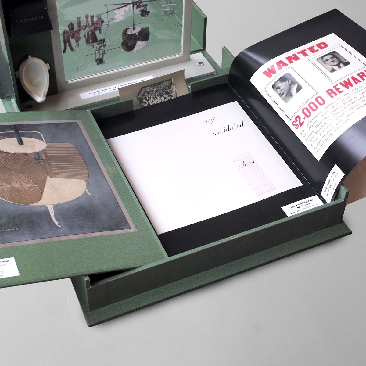 Marcel Duchamp / Boîte-en-valise/museum in a bo Marcel Duchamp / Boîte-en-valise/museum in a bo