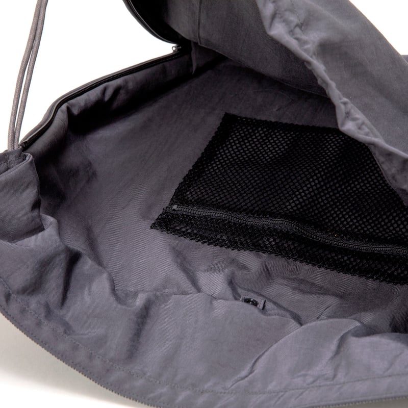 TAS BIG RED CROSS APRON BAG | ERA.