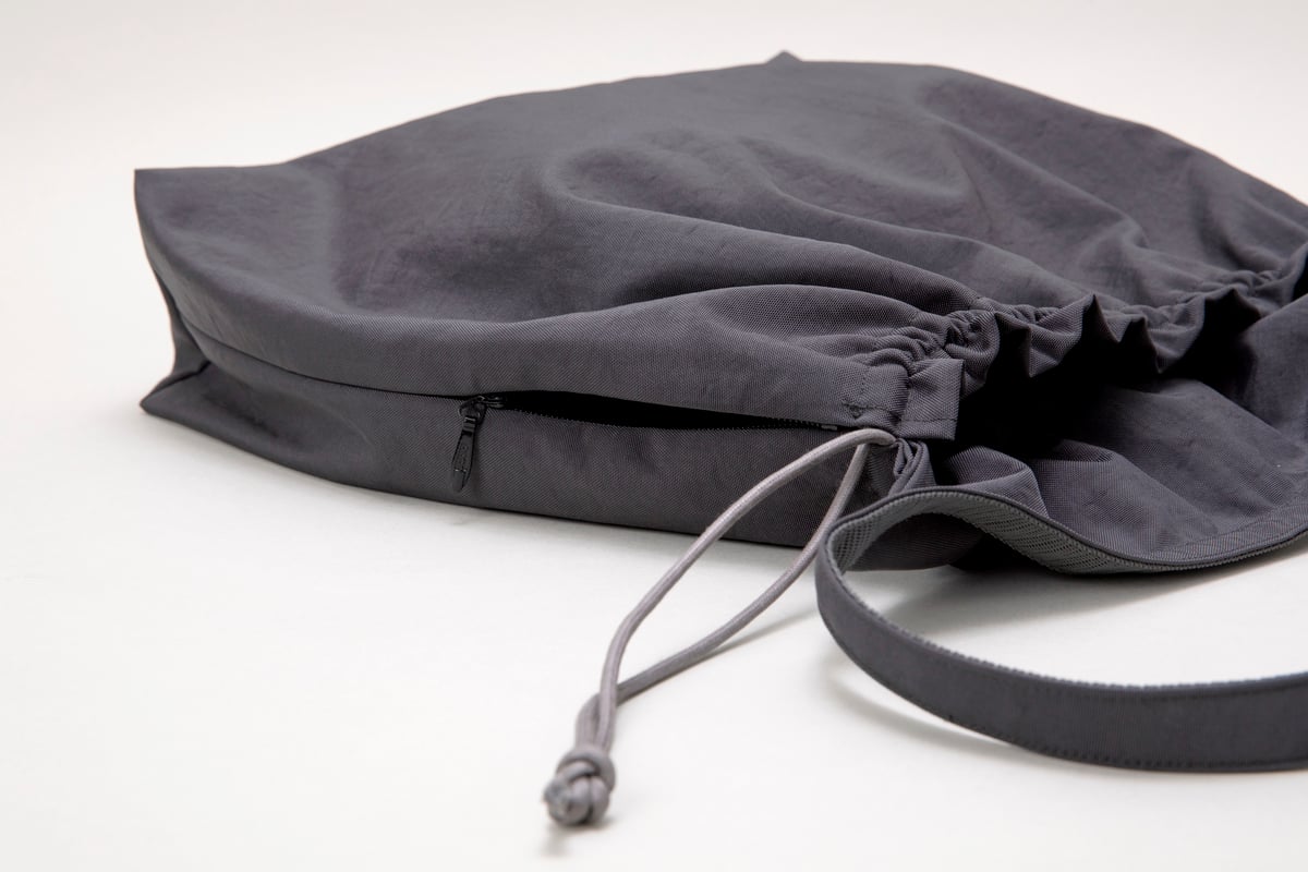 TAS BIG RED CROSS APRON BAG | ERA.