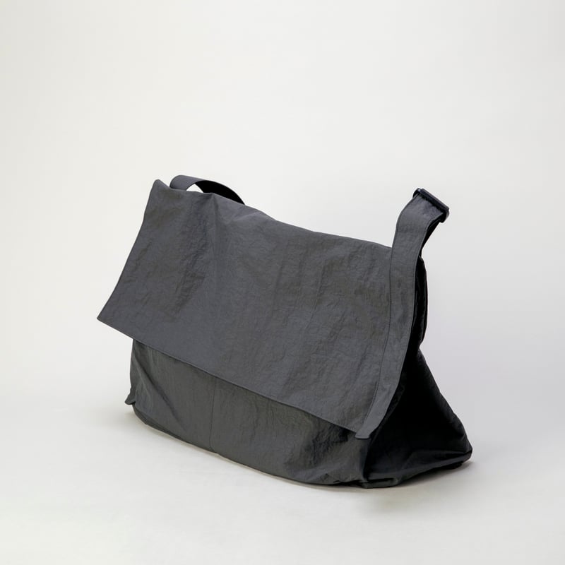 SHRINK NO MESSENGER BAG | ERA