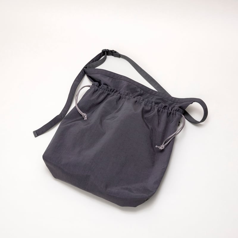 バッグ ERA. TAS BIG RED CROSS APRON BAG TAS BIG RED CROSS APRON BAG | ERA.