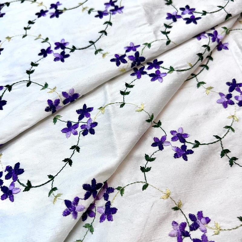 1カットのみ】小花柄インドシルク刺繍 | 服地とお仕立てのサカモト