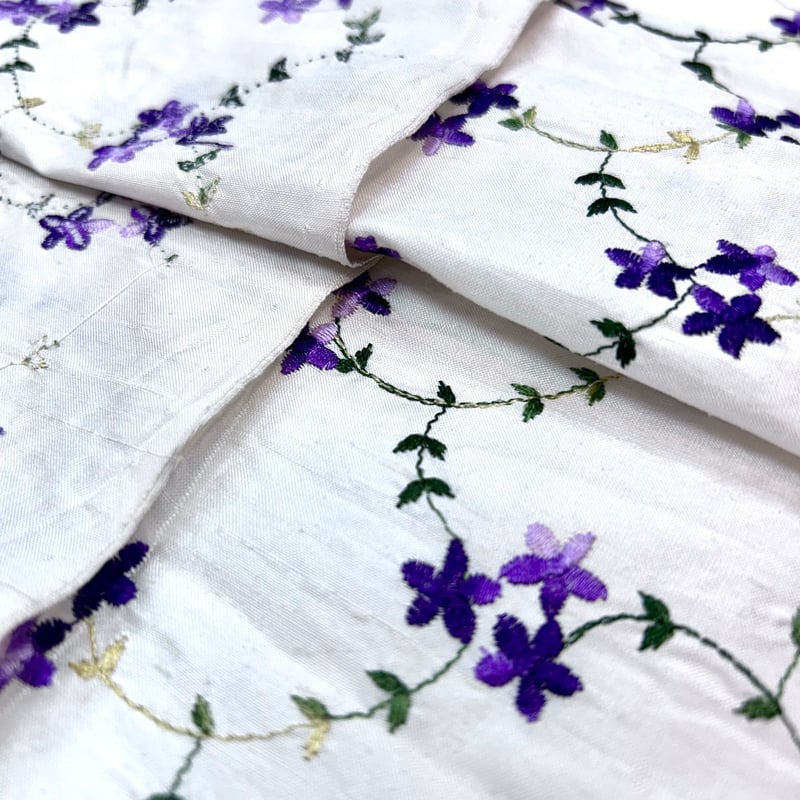 1カットのみ】小花柄インドシルク刺繍 | 服地とお仕立てのサカモト