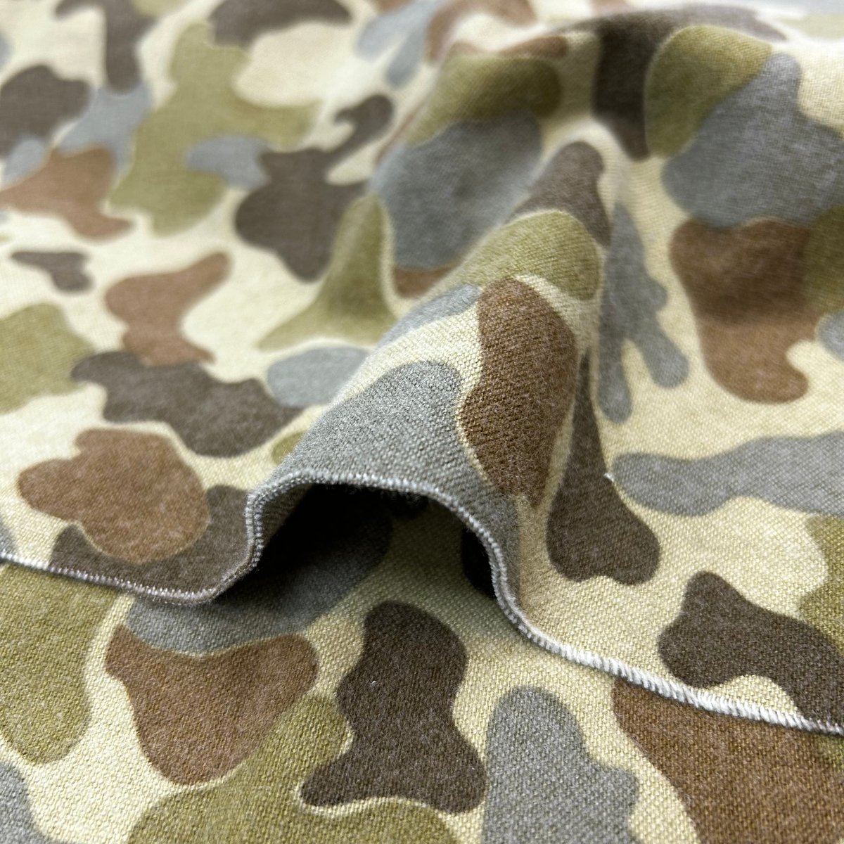 10㎝からカットOK】カモフラージュ柄綿ネルプリント(カーキ) | 服地