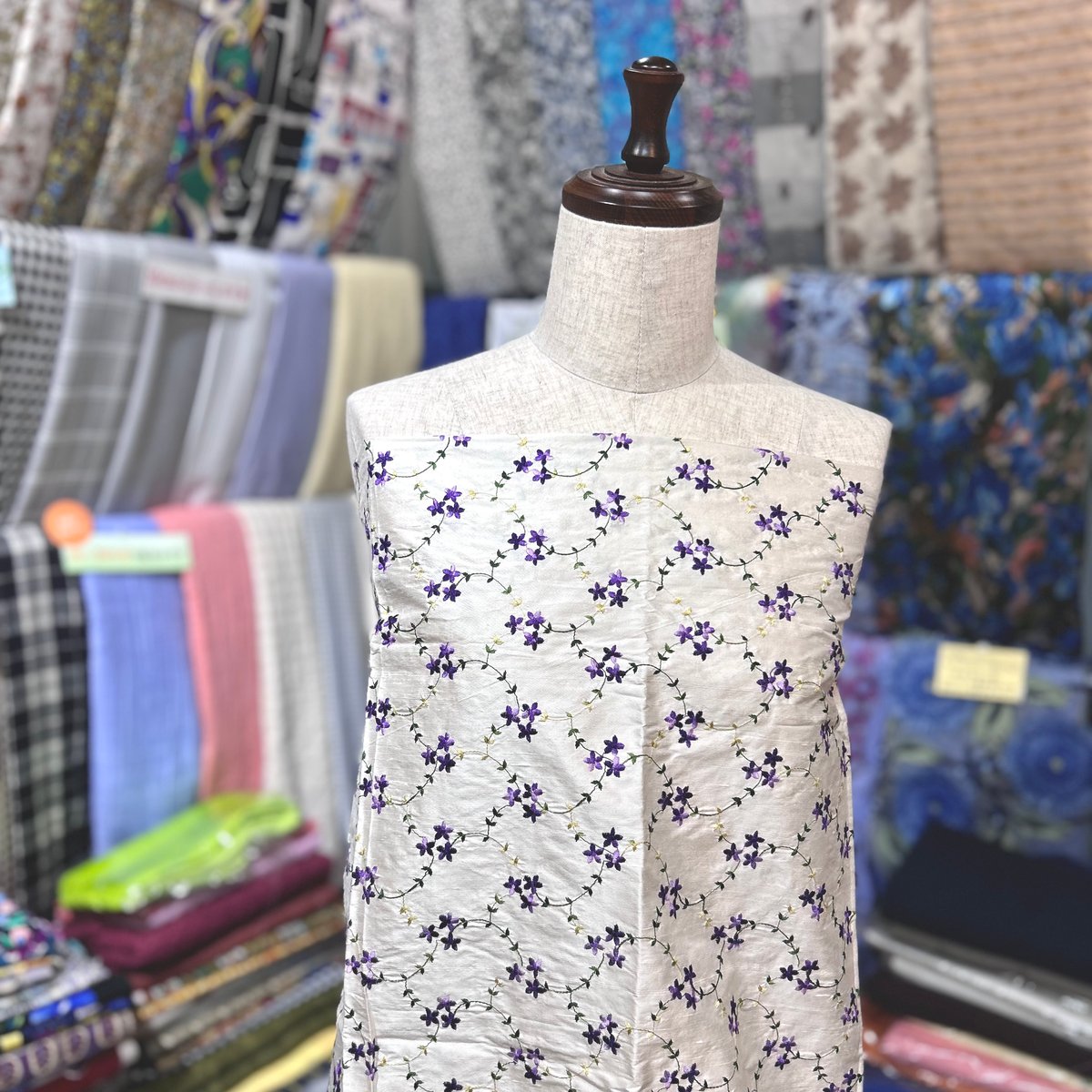 1カットのみ】小花柄インドシルク刺繍 | 服地とお仕立てのサカモト