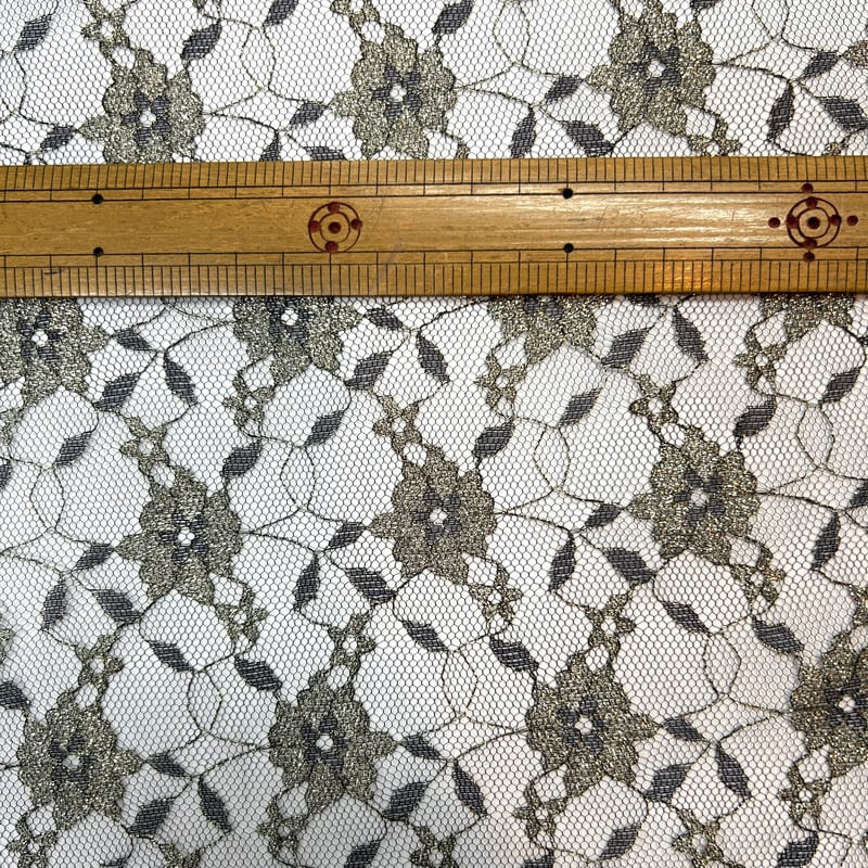 10㎝からカットOK】花柄ラメチュールレース(黒にゴールド) | 服地