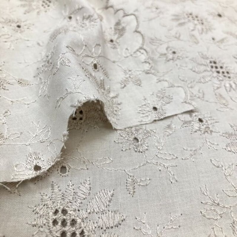 イタリア製コットンレース(ベージュ) | 服地とお仕立てのサカモト 