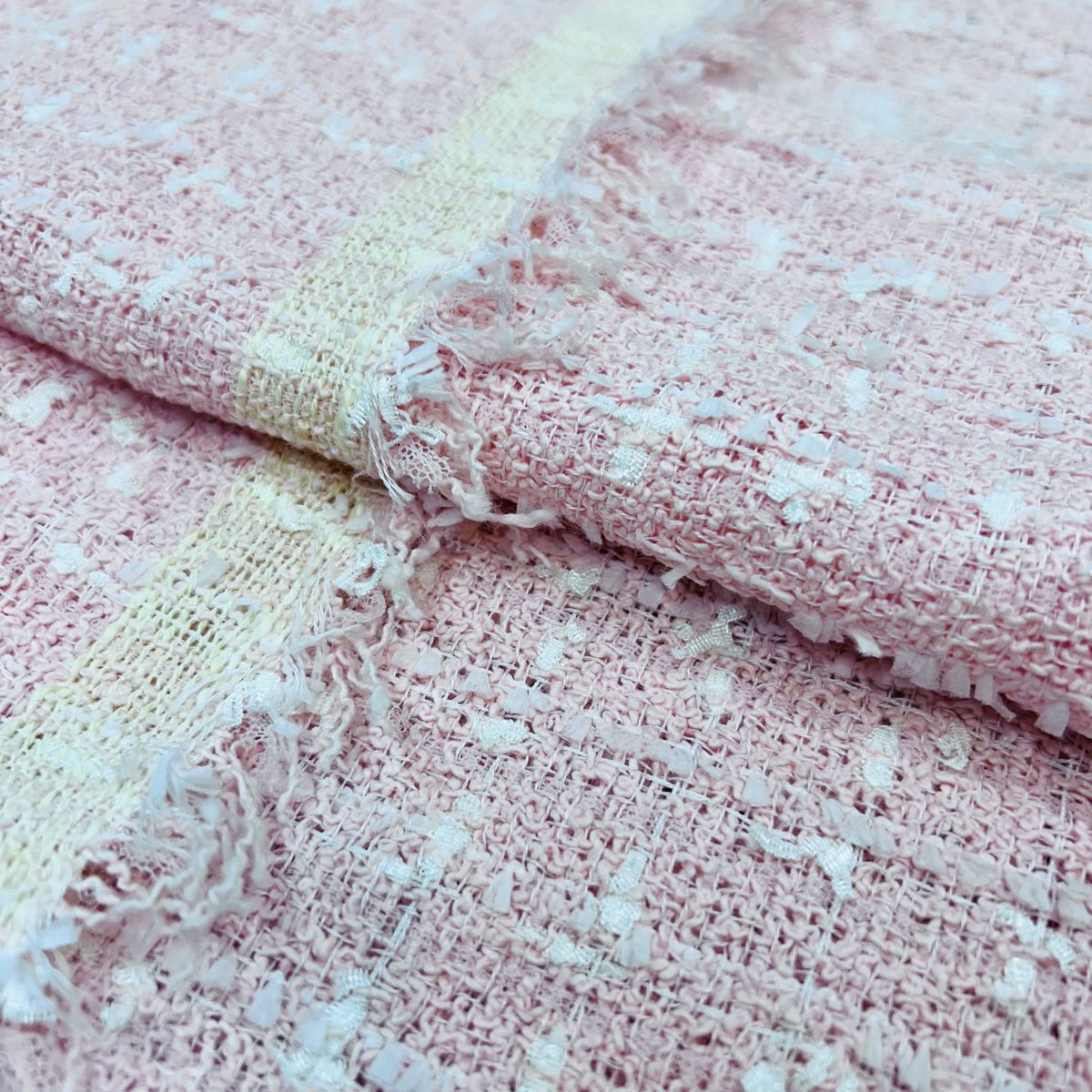 1カットのみ】イタリア製綿混ファンシーツイード(サクラピンク) | 服地