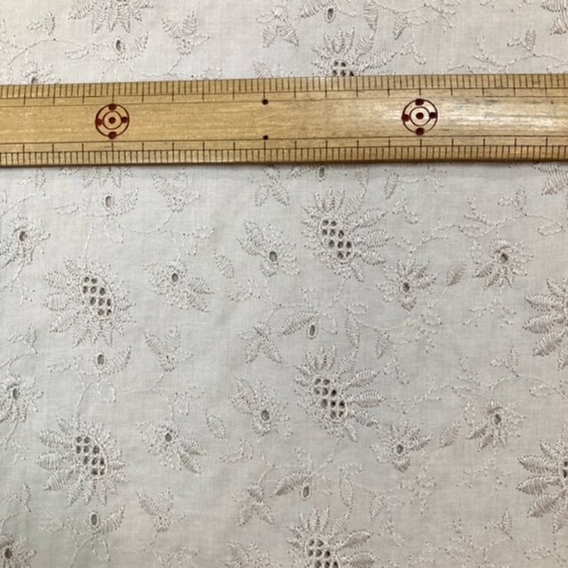 イタリア製コットンレース(ベージュ) | 服地とお仕立てのサカモト 