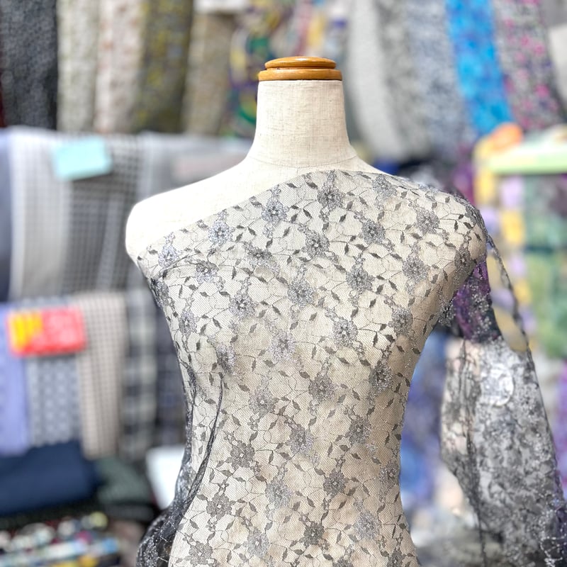 10㎝からカットOK】花柄ラメチュールレース(黒にシルバー) | 服地