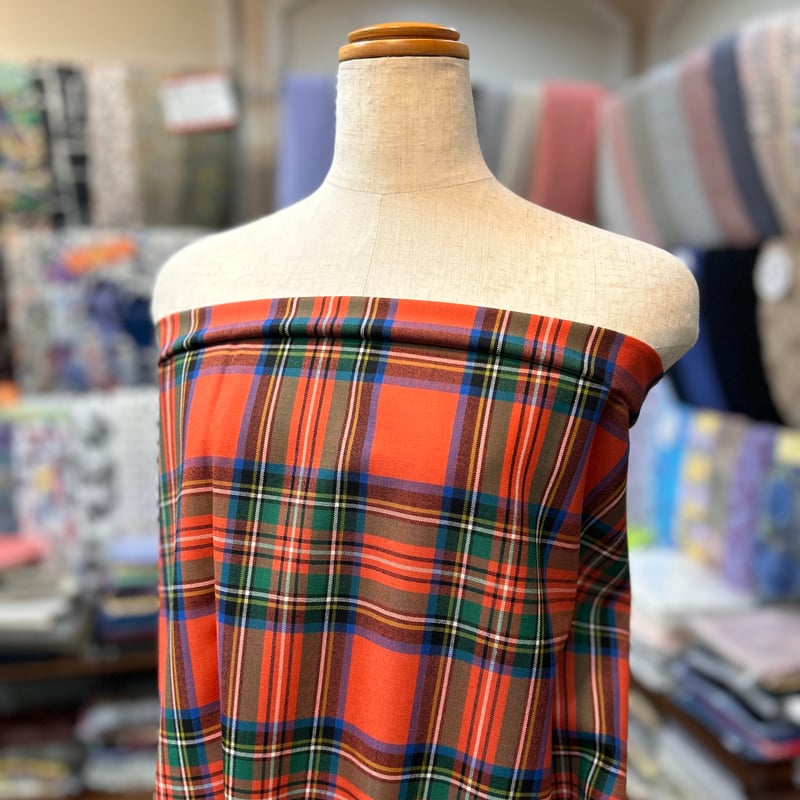 10㎝からカットOK】タータンチェック柄サマーウール(朱色系) | 服地