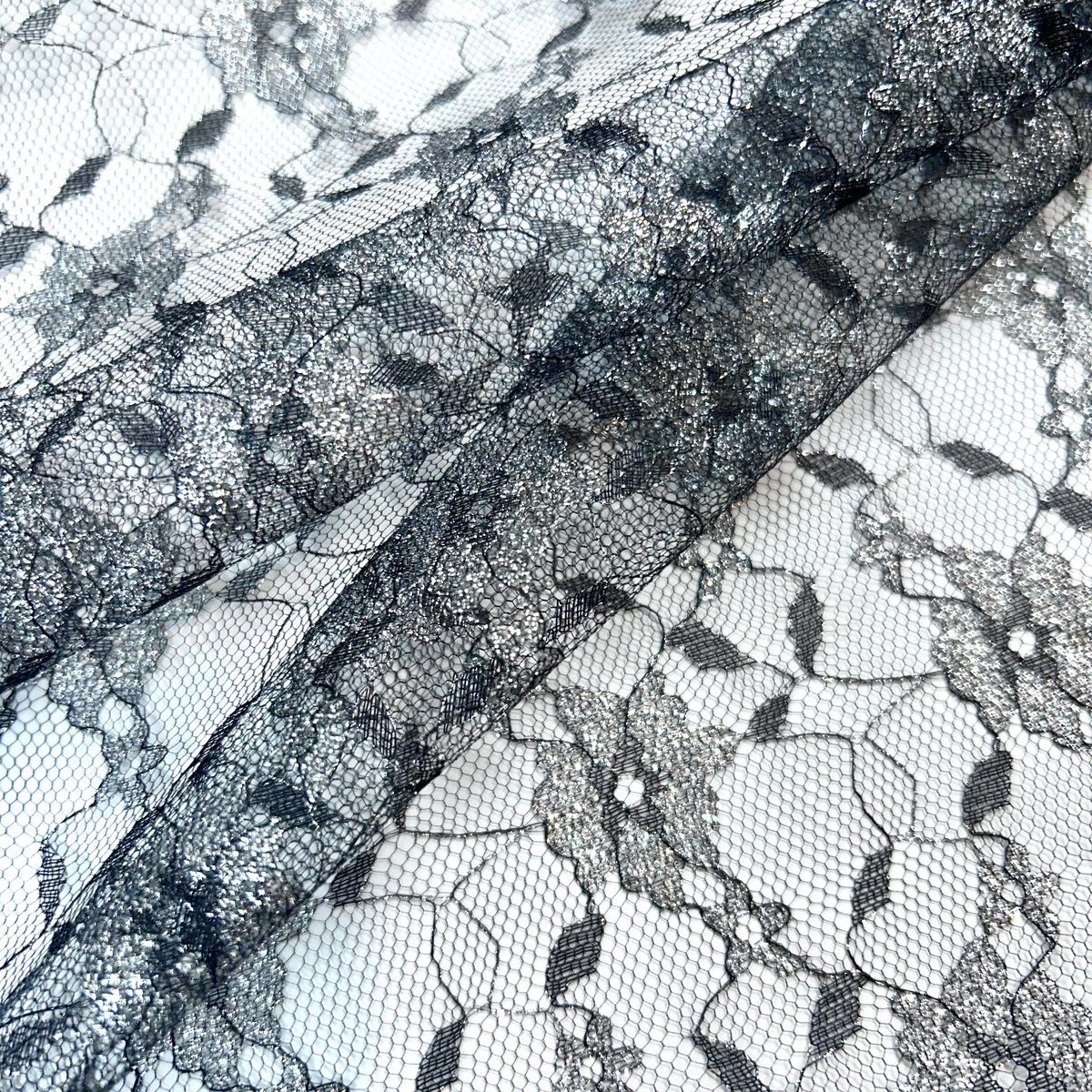 10㎝からカットOK】花柄ラメチュールレース(黒にシルバー) | 服地