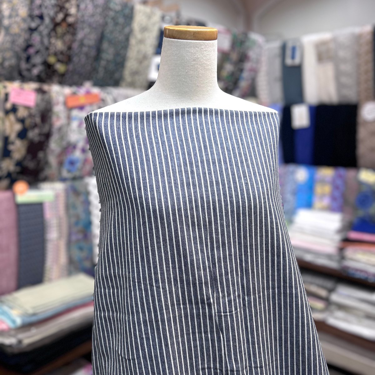 10㎝からカットOK】ストライプ柄綿麻ソフトデニム(ブルー) | 服地