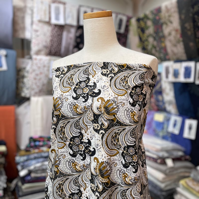 10㎝からカットOK】スイス綿使用ボタニカル柄刺繍 | 服地とお仕立て