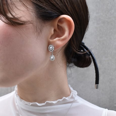 double flower motif earring / pierce