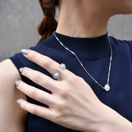 silver flower motif double ring