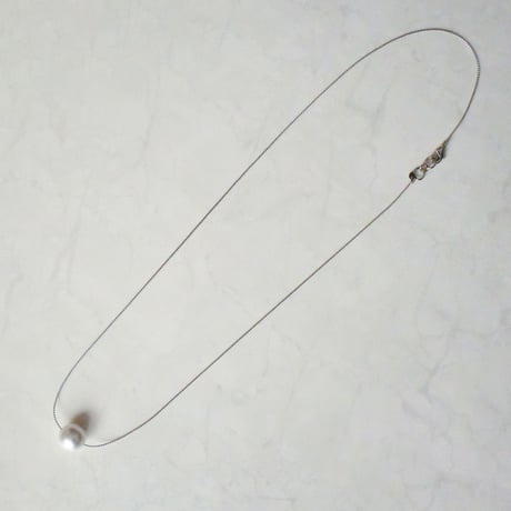 shiny pearl necklace
