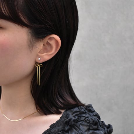 pearl back catch ribbon earring / pierce