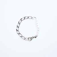 pearl × metal chain bracelet