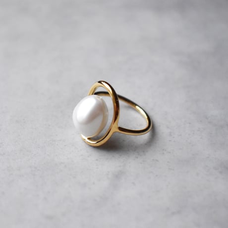 pearl in metal ring