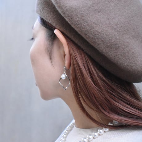 twisted leaves pearl pierce / earring