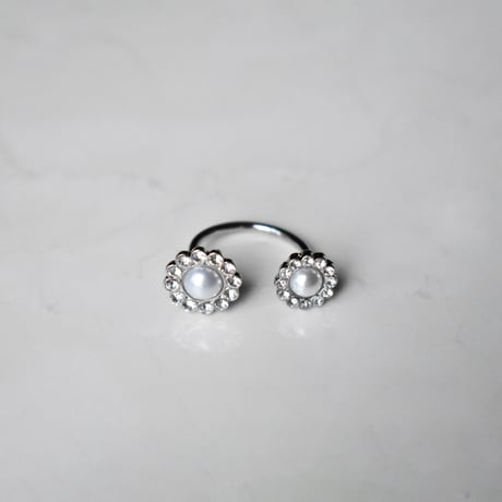 silver flower motif double ring