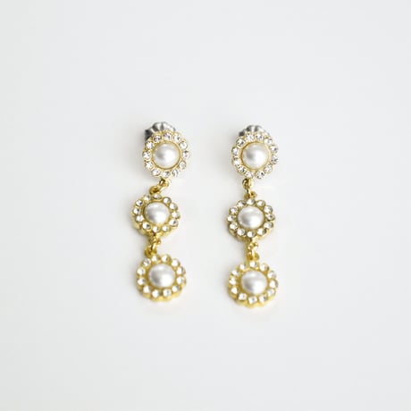 triple flower motif earring / pierce