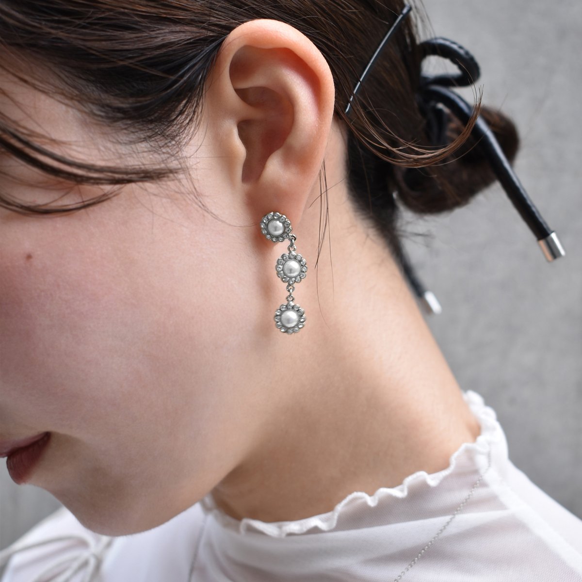 triple flower motif earring / pierce | ISRIE