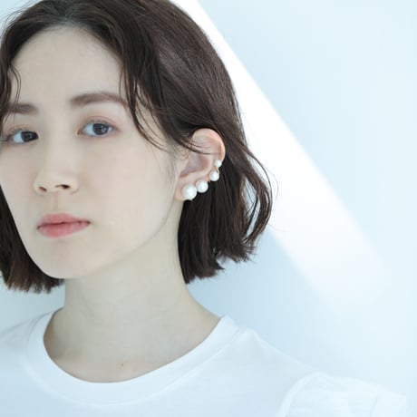 single pearl earring