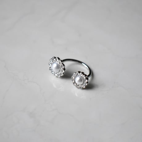 silver flower motif double ring