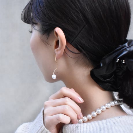 gentle curve pearl pierce / earring