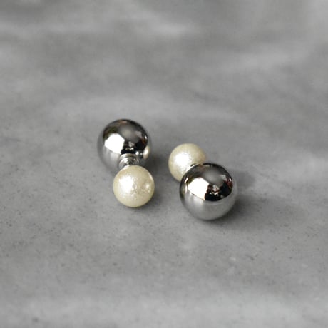 shiny pearl & ball  pierce M