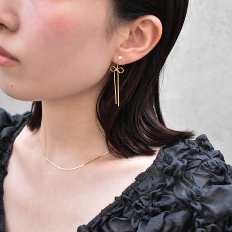 pearl back catch ribbon earring / pierce