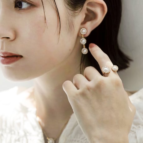 silver flower motif double ring
