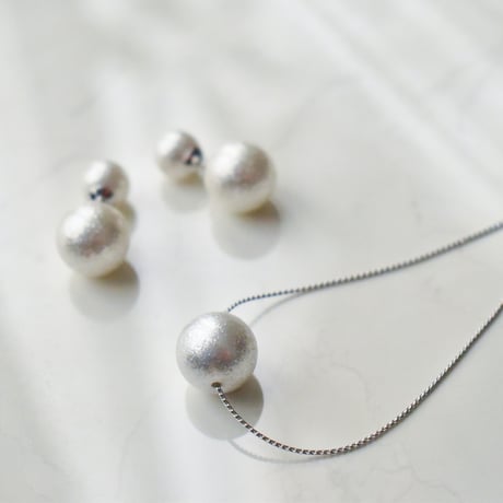 shiny pearl necklace