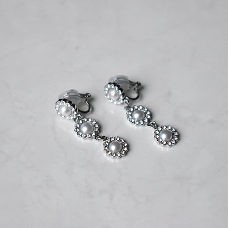 triple flower motif earring / pierce