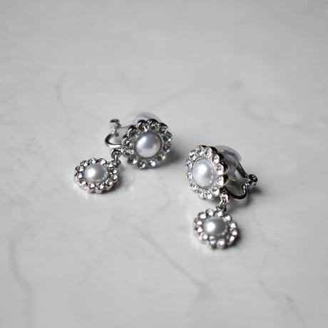 double flower motif earring / pierce