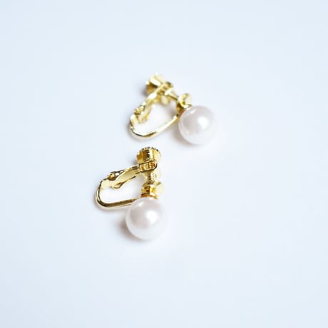 single pearl earring