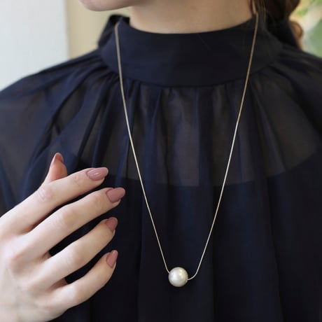 shiny pearl necklace