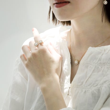 silver flower motif double ring