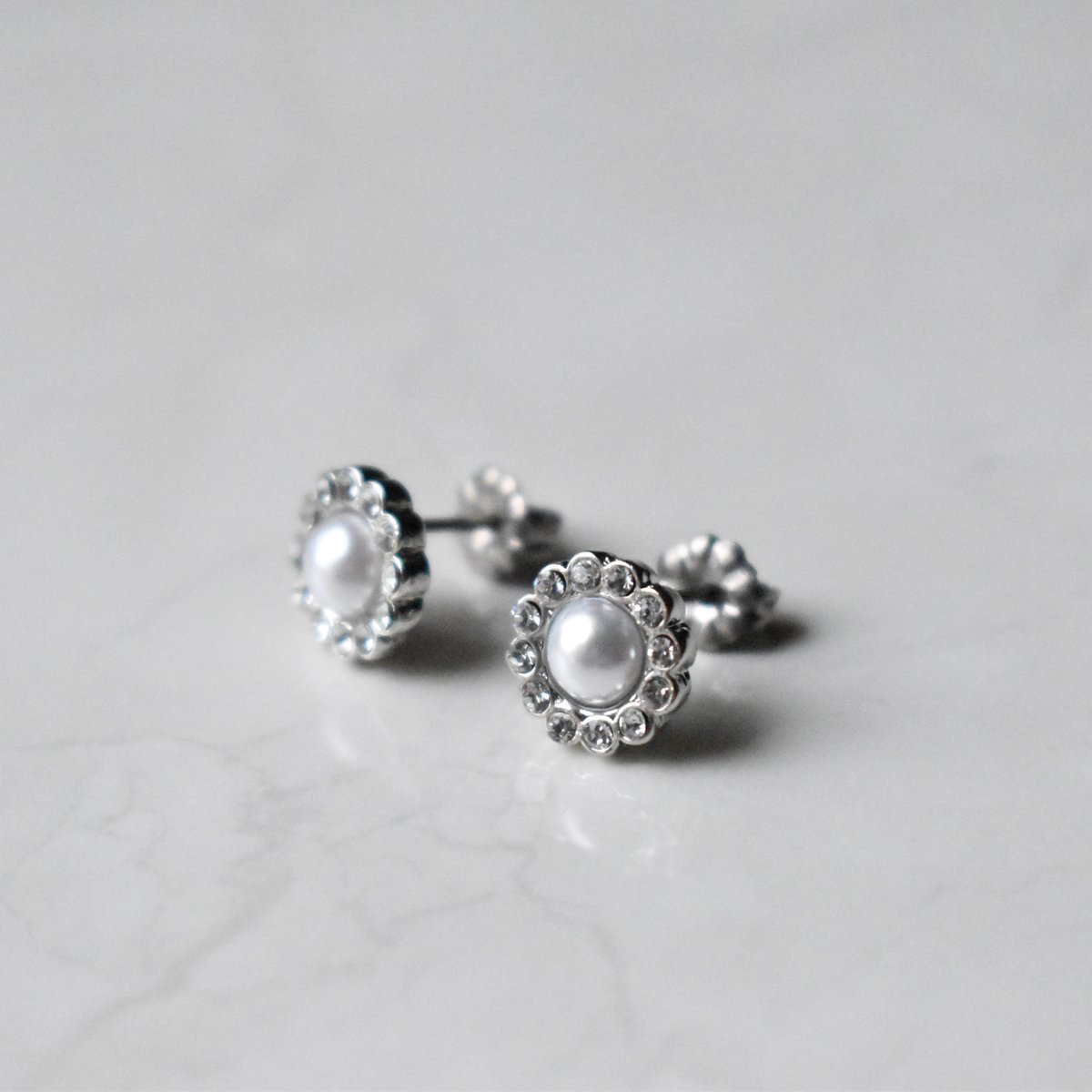 silver single flower motif earring / pierce | I