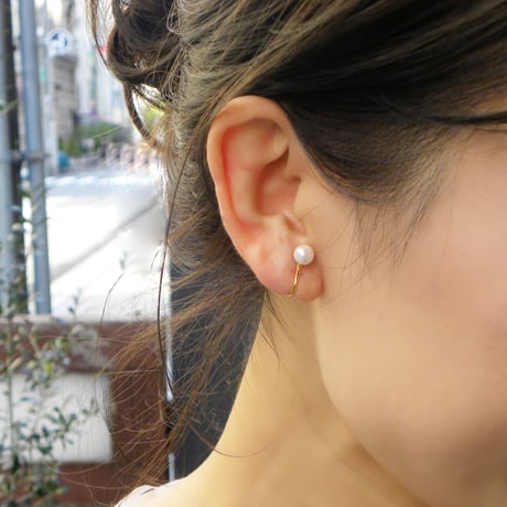 single pearl earring