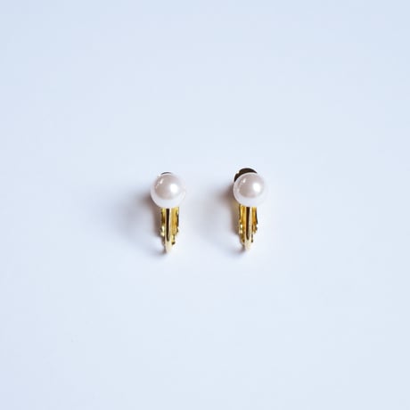 single pearl earring