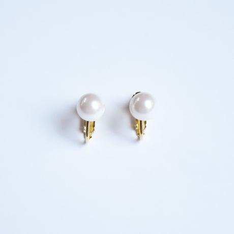 single pearl earring